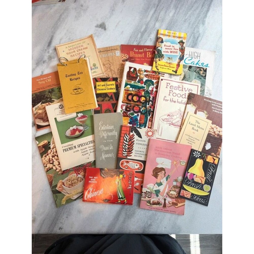 Large Lot of Vintage Paper Back and Pamphlet Cookbooks Recipe Books